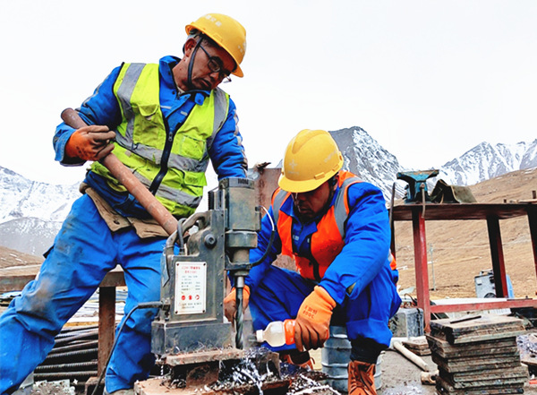 陜煤建設(shè)礦建三公司：確認(rèn)過腳步，你們就是雪域高原上的“掘進(jìn)鐵軍”