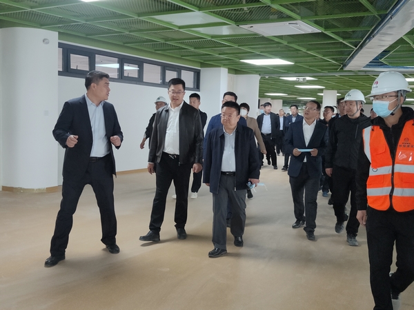 榆林城投集團黨委書記、董事長、總經理郝君一行蒞臨北京師范大學榆林學校(幼兒園)項目檢查指導工作