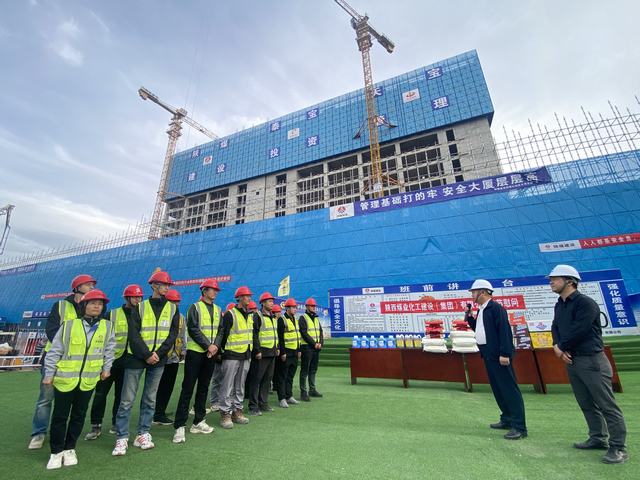 陜煤建設(shè)銅煤公司:行走一線鼓干勁 節(jié)日慰問不打烊