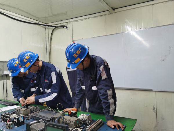 陜煤建設洗選煤運營公司紅柳林洗煤廠項目部： “小舉措”護好安全“大屏障”
