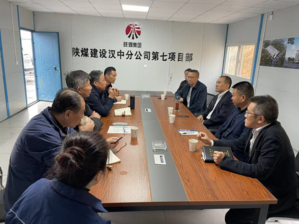 四川省自貢市貢井區(qū)區(qū)委書記張洪濤對自貢龐源智能塔機(jī)制造項(xiàng)目督導(dǎo)檢查