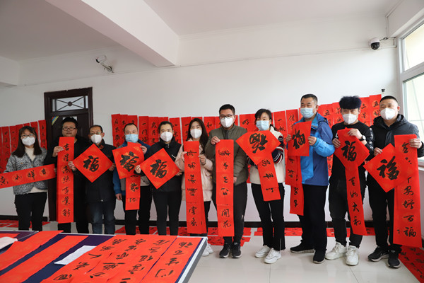 陜煤建設機電安裝公司開展“迎新納福”送春聯活動