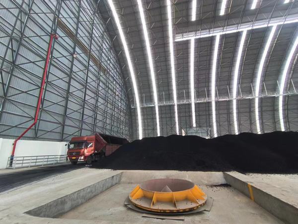 陜煤建設韓城分公司土建十六項目部承建的榆陽煤炭物流園區儲煤棚順利交接