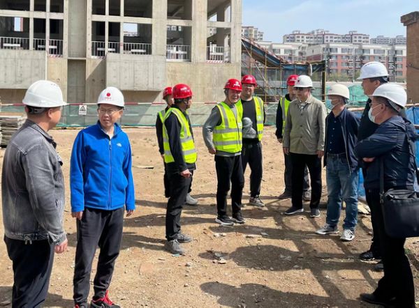 包頭市住建局質量科科長付宇一行蒞臨中潤府一期項目工程檢查指導工作