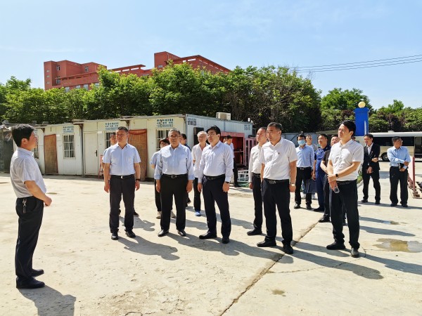 渭南市高新區管委會主任蔡軍一行到渭北新城疾控中心項目進行調研