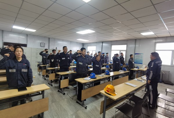 陜煤建設洗選煤運營公司紅柳林洗煤廠項目部： 立足當“夏”  提升機電管理再“加碼”