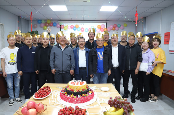 這場集體生日會,氛圍感滿滿！