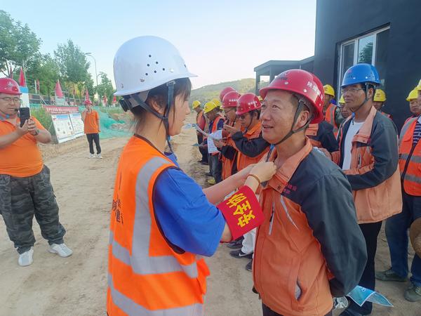 陜煤建設(shè)路橋分公司積極開展“6.16安全宣傳咨詢?nèi)铡被顒?></div>
                                <div   id=