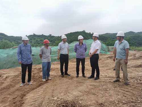 陜煤建設西北分公司:隴縣縣委副書記翟建平一行到隴縣100MW 農光互補發電項目檢查指導