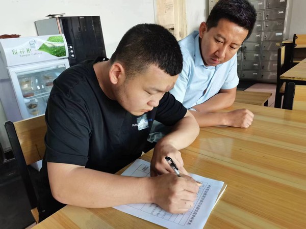 捐資助困彰顯大愛 溫情暖心聚力前行