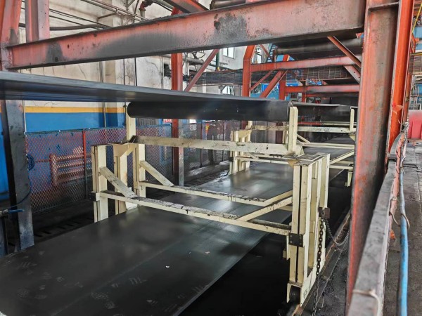 陜煤建設機電安裝公司:提前1天完成紅柳林礦主井膠帶機帶面更換工程