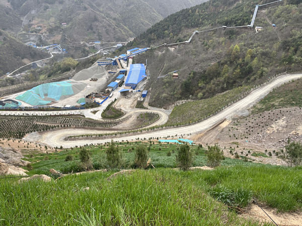 陜煤建設漢中分公司礦山道路松散邊坡安全防護掛網項目順利通過竣工驗收