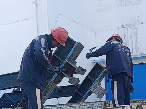 陜煤建設機電安裝公司全力奮戰順槽帶式輸送機安裝工程