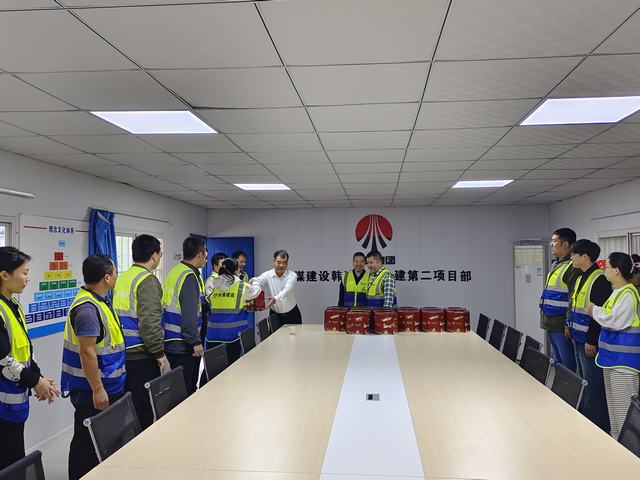 陜煤建設(shè)韓城分公司開展“喜迎雙節(jié) 溫暖一線”重點(diǎn)工程慰問活動(dòng)