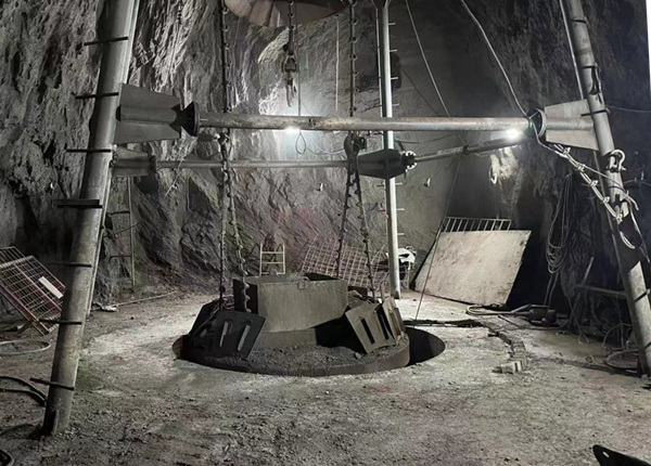 陜煤建設礦建三公司鏡鐵山黑溝項目部提前10天完成膠帶回風井井筒掘砌施工