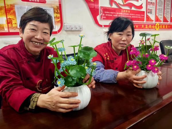 陜煤建設洗選煤運營公司檸條塔運營項目部開展 “巧手傳廉情,歡喜迎元旦”主題手工活動