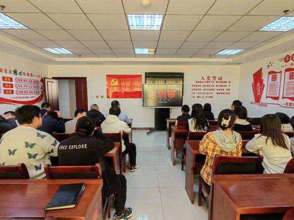 陜煤建設(shè)煤礦運(yùn)營(yíng)服務(wù)分公司:組織觀看紅色影片《志愿軍:雄兵出擊》 汲取奮進(jìn)力量