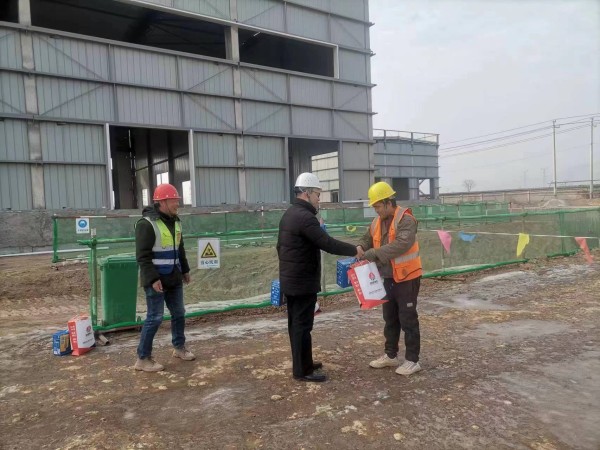 陜煤建設咸陽分公司第二項目部:元旦送溫暖 慰問進基層