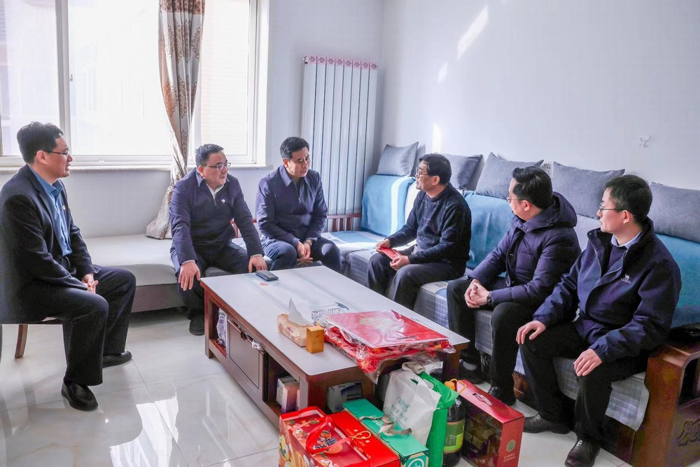 陜煤集團副總經(jīng)理宋召軍走訪慰問建設(shè)集團困難職工