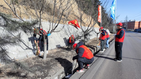 陜煤建設(shè)咸陽分公司各項目部弘揚雷鋒精神