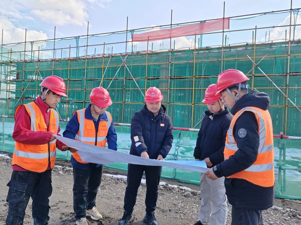 陜煤建設(shè)天工公司新疆第一項目部:夫妻舉案齊眉在一線 雙獲先進(jìn)比翼飛