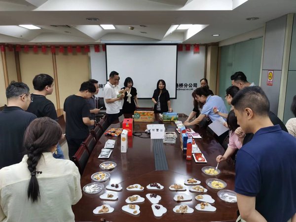 陜煤建設路橋分公司情系端午，放“粽”一下