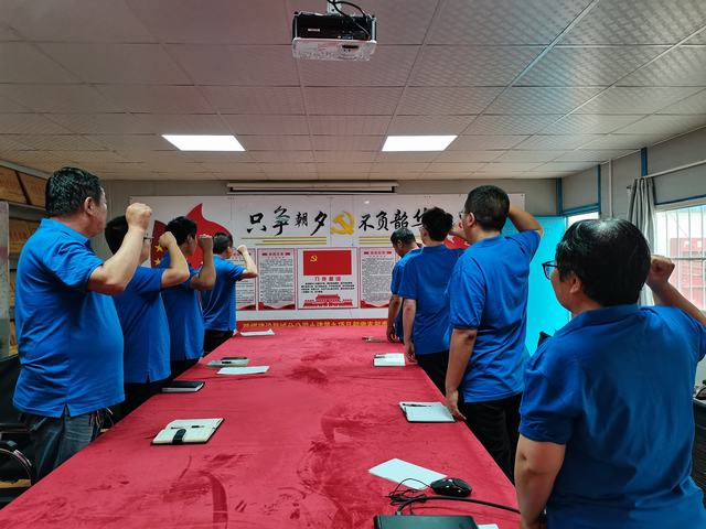 陜煤建設(shè)韓城分公司土建九項(xiàng)目部：開展“弘揚(yáng)偉大建黨精神  持續(xù)推進(jìn)黨紀(jì)學(xué)習(xí)教育”主題黨日活動(dòng)