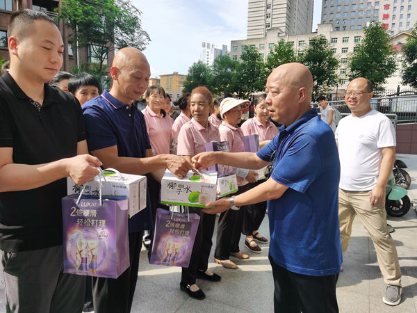 陜煤建設大秦置業公司：開展“夏日送清涼 關懷暖人心”慰問活動