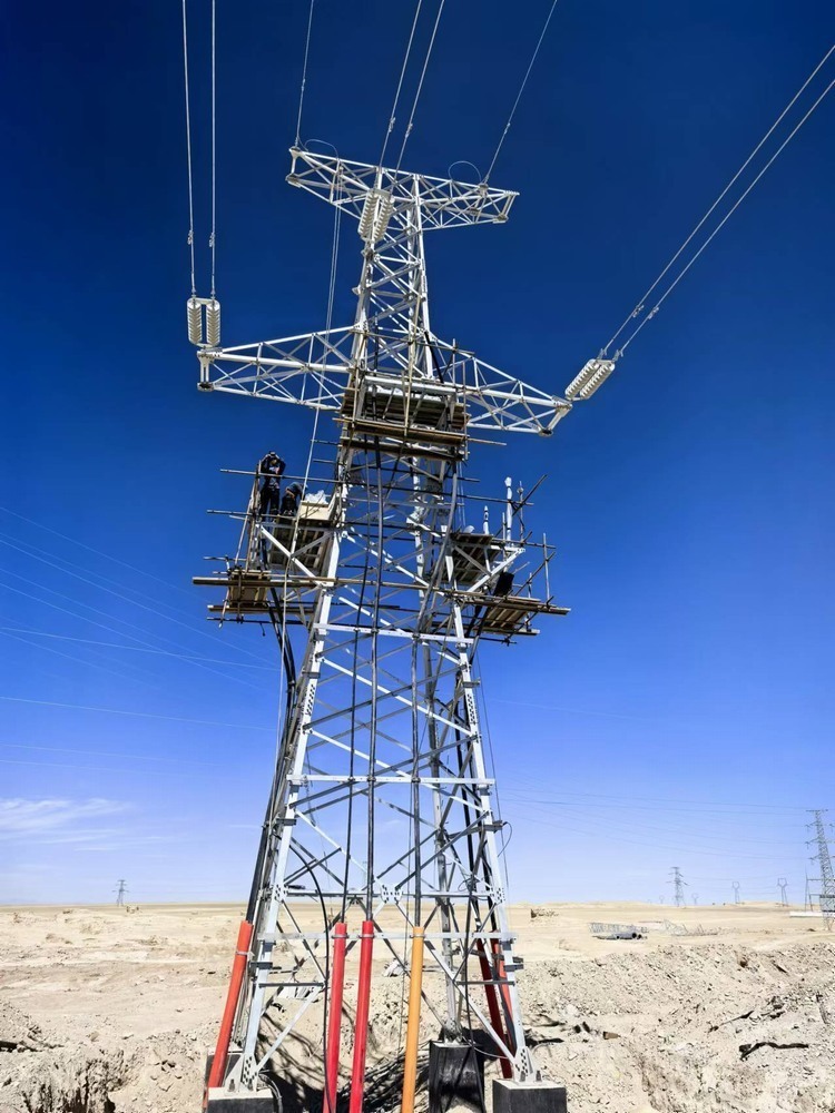 陜煤建設天工公司安裝三部“挑燈夜戰”順利完成青海省西臺光儲項目全線貫通施工任務