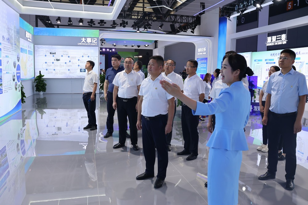 陜煤建設赴第八屆絲博會現場參觀學習