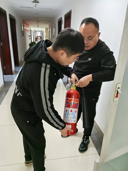 陜煤建設煤礦運營服務分公司:積極開展“黨旗紅護安全·黨員行筑防線”主題活動