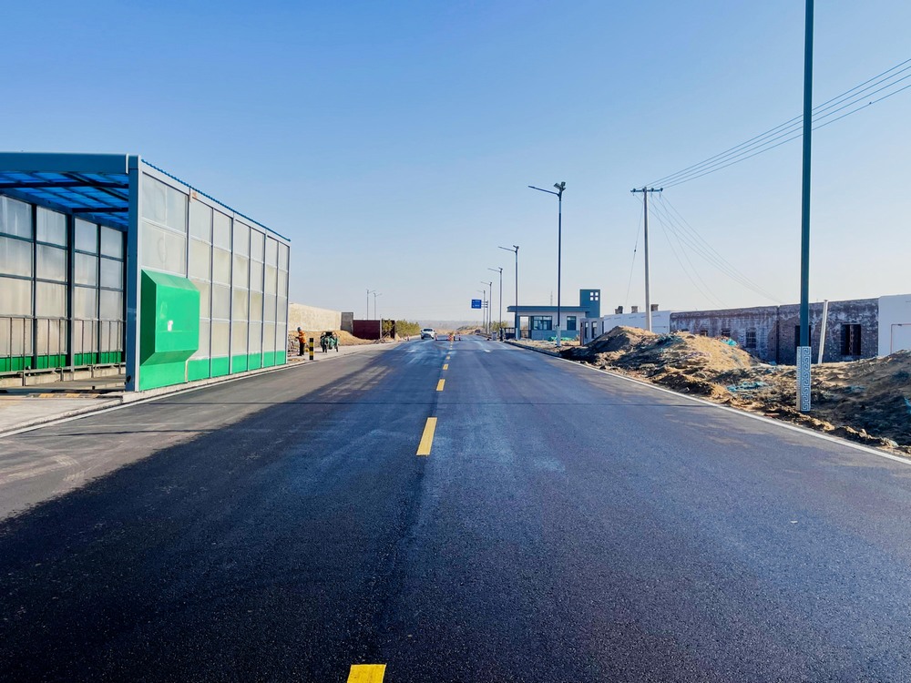 混凝土滑模機助力榆陽煤炭物流園項目2#進場道路施工中的應用與優勢