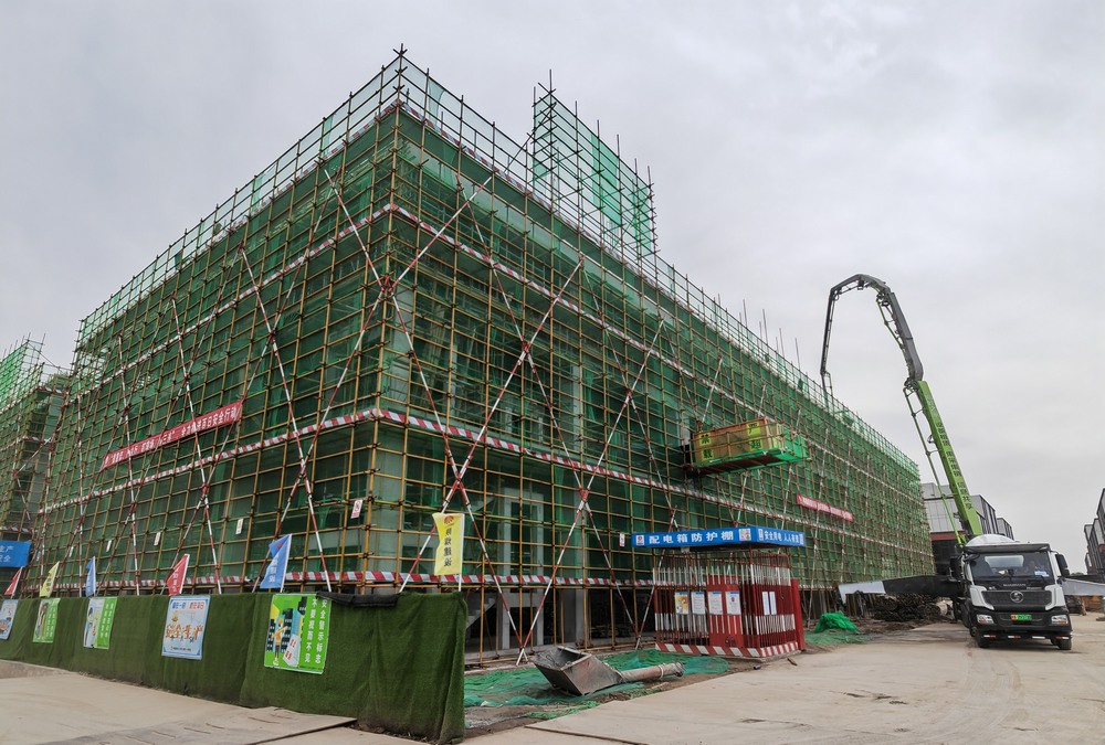 陜煤建設天工公司承建的中南高科·西安秦漢智康云谷基地項目14#、15#樓工程主體結構順利封頂