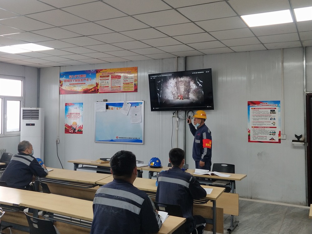 陜煤建設(shè)洗選煤運(yùn)營公司紅柳林洗煤廠項(xiàng)目部：點(diǎn)燃三盞明燈，全力照亮機(jī)械設(shè)備“安全航程”