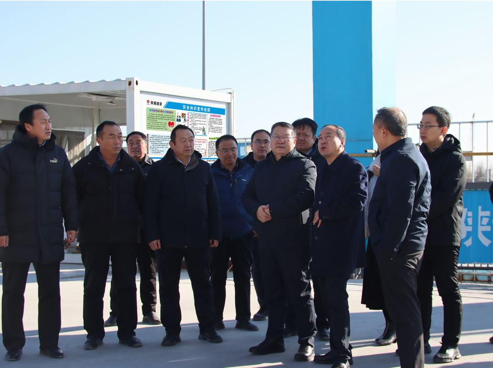 榆林市副市長沈效功一行蒞臨榆林市第八中學(xué)遷建項目調(diào)研指導(dǎo)工作