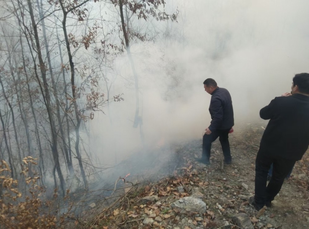 陜煤建設駐村工作隊：勇?lián)渖交鸨Ｆ桨?踐行擔當群眾贊