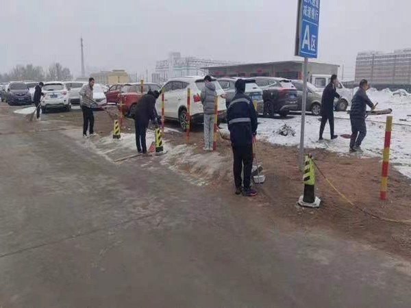 陜煤建設煤礦運營服務分公司：浴雪奮戰學雷鋒  后勤保障顯擔當