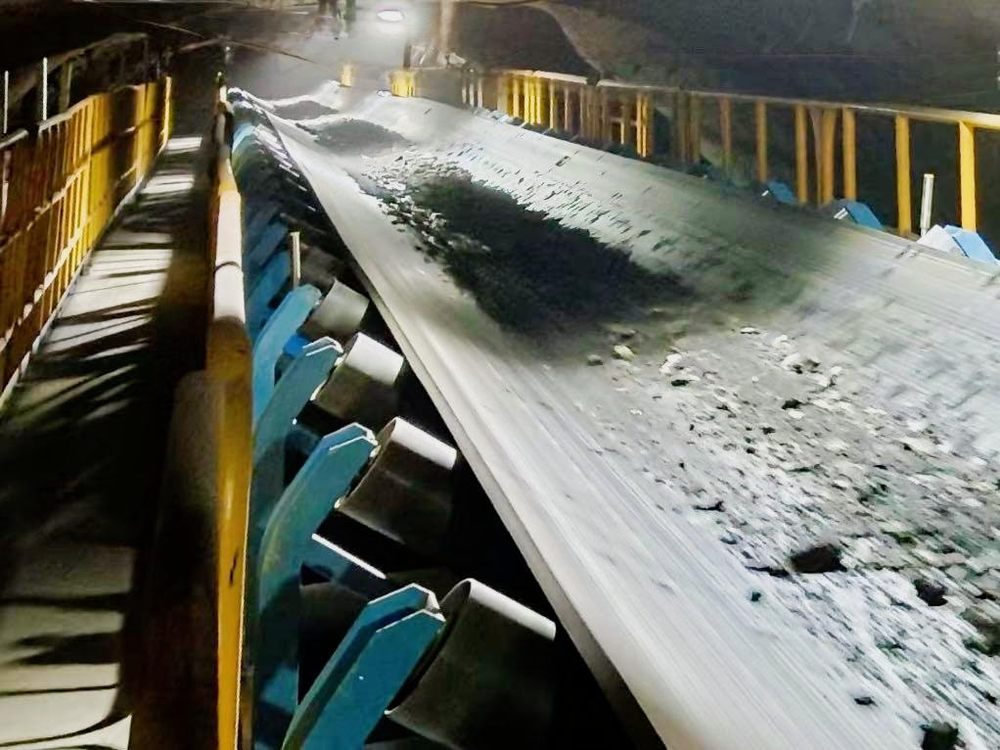 陜煤建設(shè)機(jī)電安裝公司趙石畔項目部東翼大巷皮帶成功運(yùn)轉(zhuǎn)