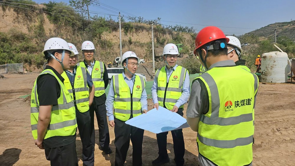 陜西省煤層氣開(kāi)發(fā)利用有限公司董事、總經(jīng)理張世宏一行深入天工公司基層項(xiàng)目檢查指導(dǎo)