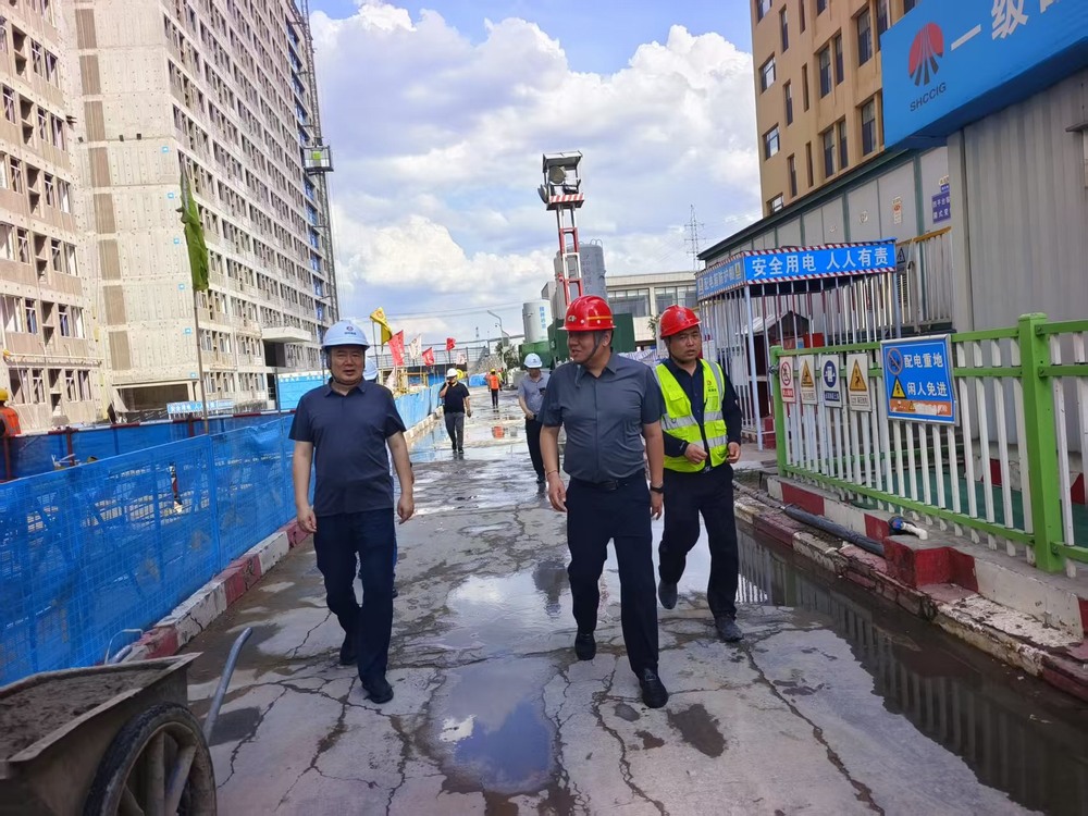 陜西省建設工程質量安全監督總站站長鄭海平一行蒞臨檸條塔煤礦新建3#、4#員工公寓樓項目檢查指導工作