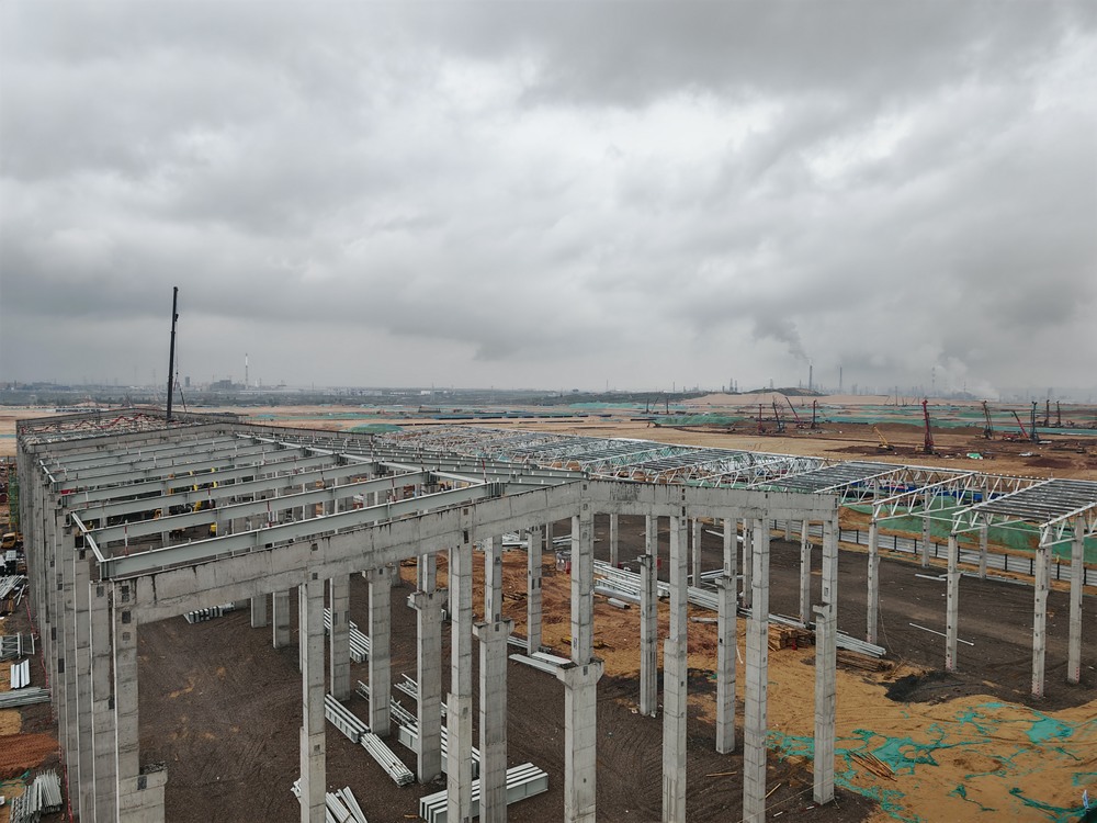 陜煤建設銅煤公司承建的小廠前區倉庫及檢維修中心主體全面封頂