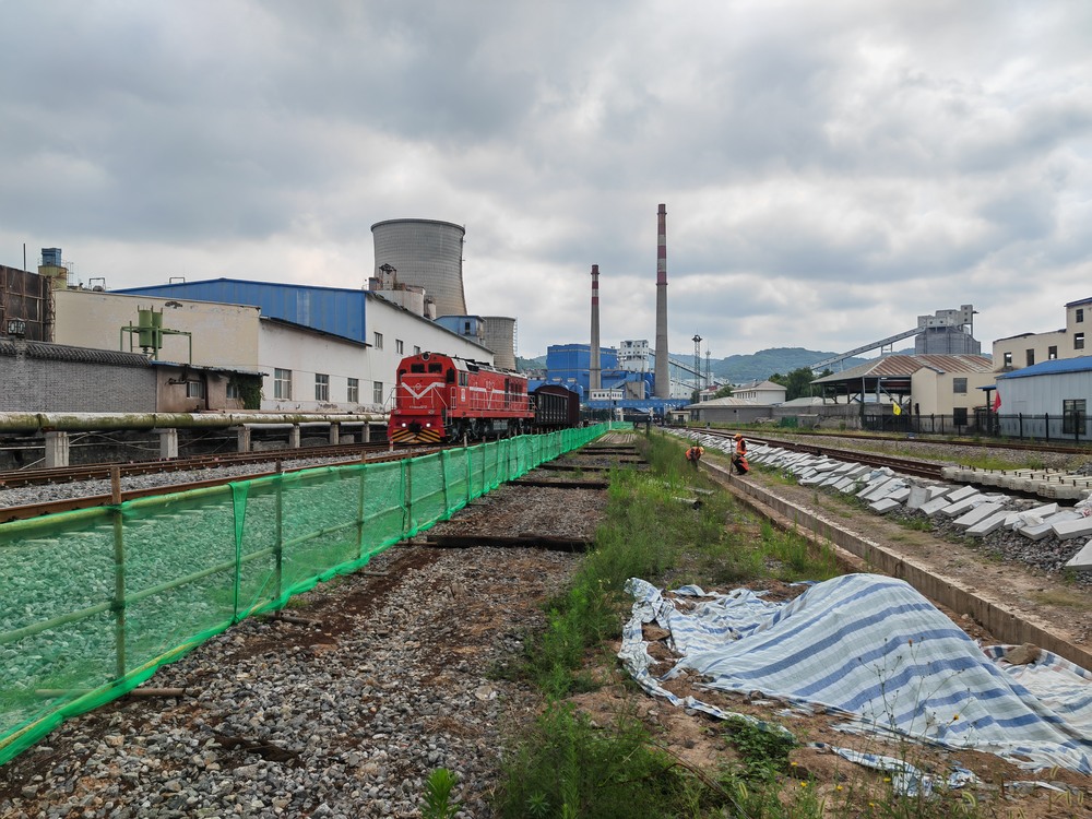 陜煤建設路橋分公司黃陵項目部迎雨季、戰酷暑、攻堅沖刺保工期