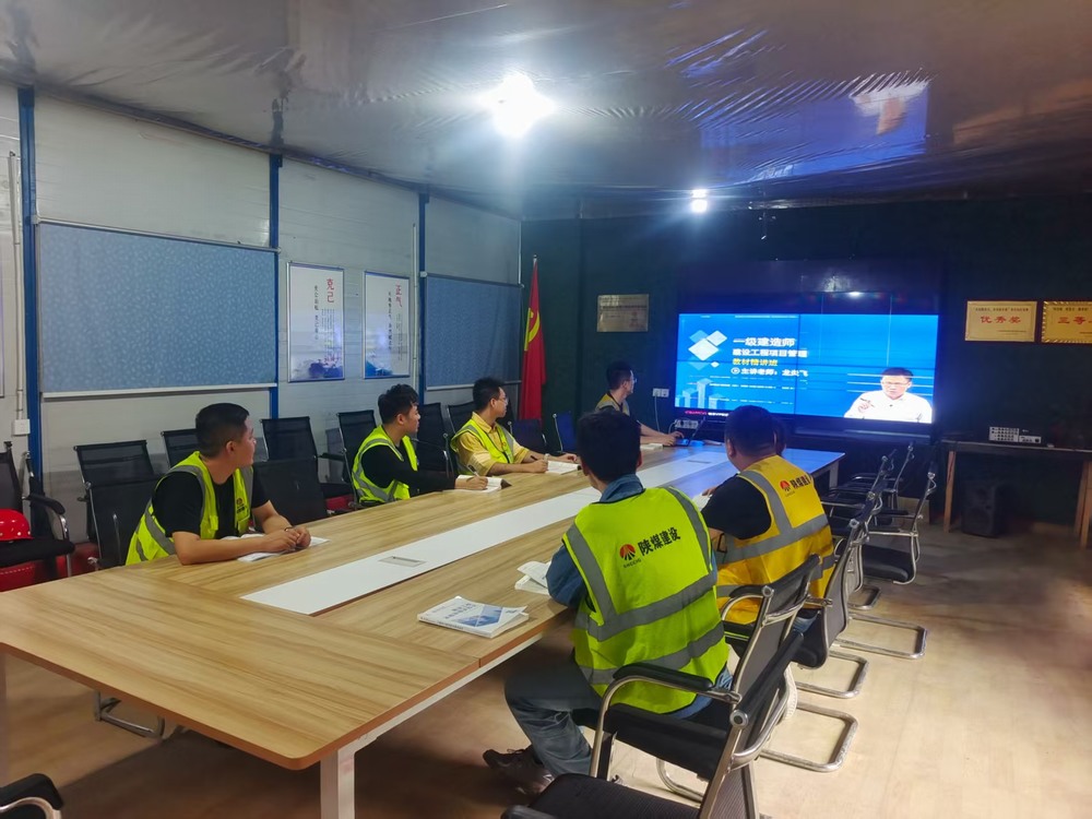 燈光映初心！陜煤建設銅煤公司基層職工備戰(zhàn)一建熱潮涌