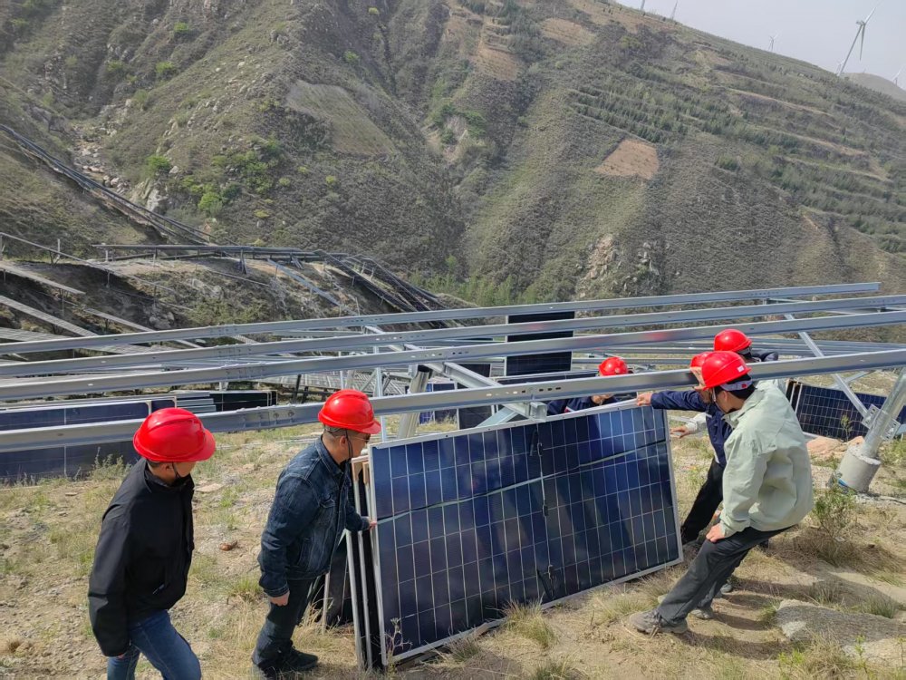 黨徽映初心 安全筑根基