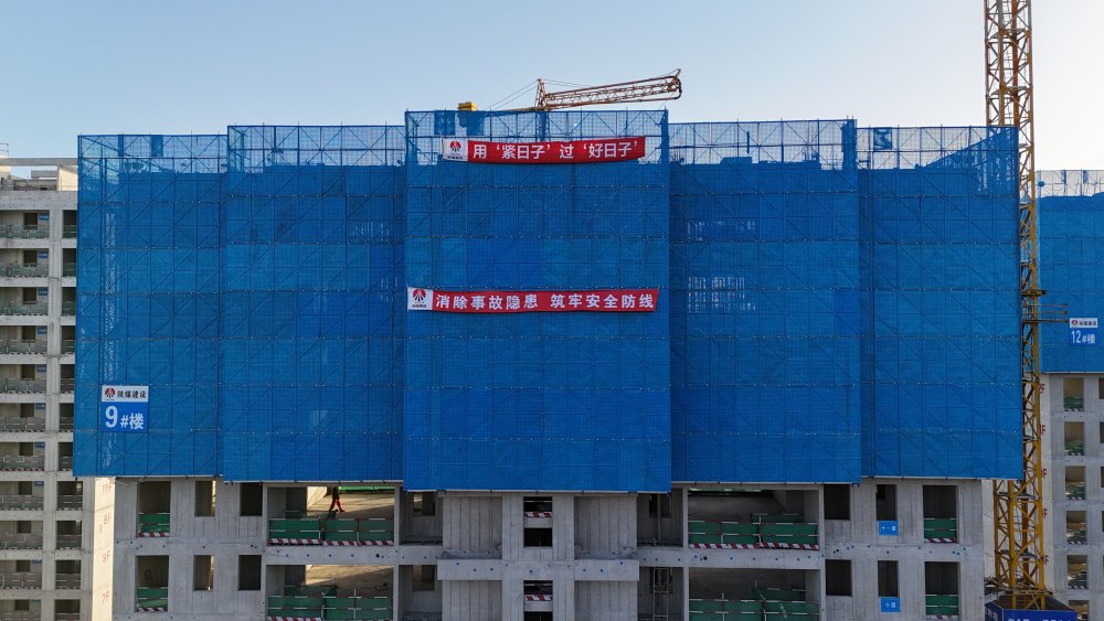 陜煤建設(shè)天工公司：“鋼鐵巨龍”護外，“靈活氣囊”固內(nèi)