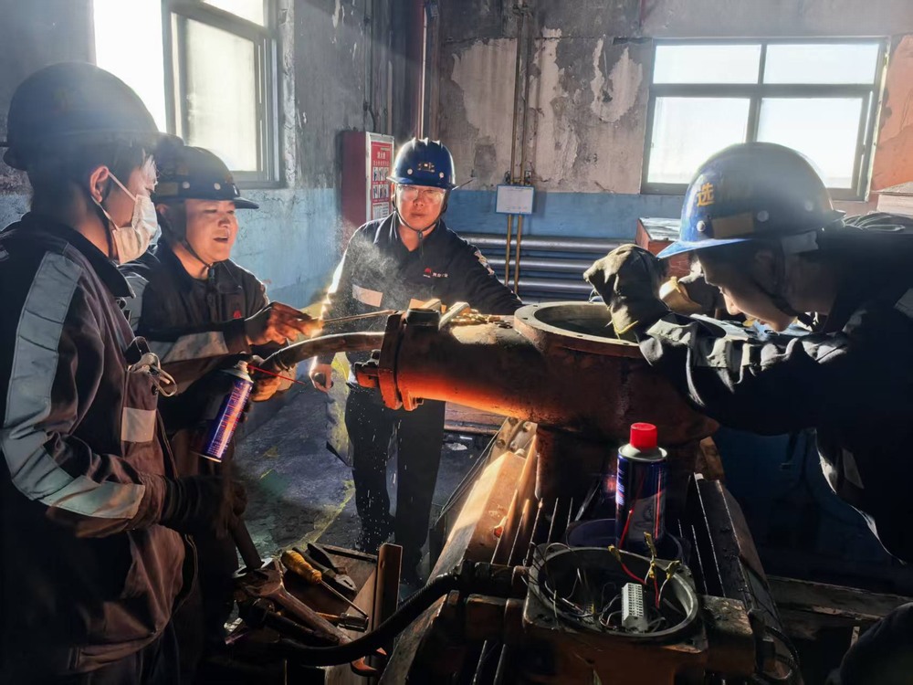 陜煤建設(shè)洗選煤運(yùn)營公司：“破擊利刃”  把脈冬季運(yùn)輸安全