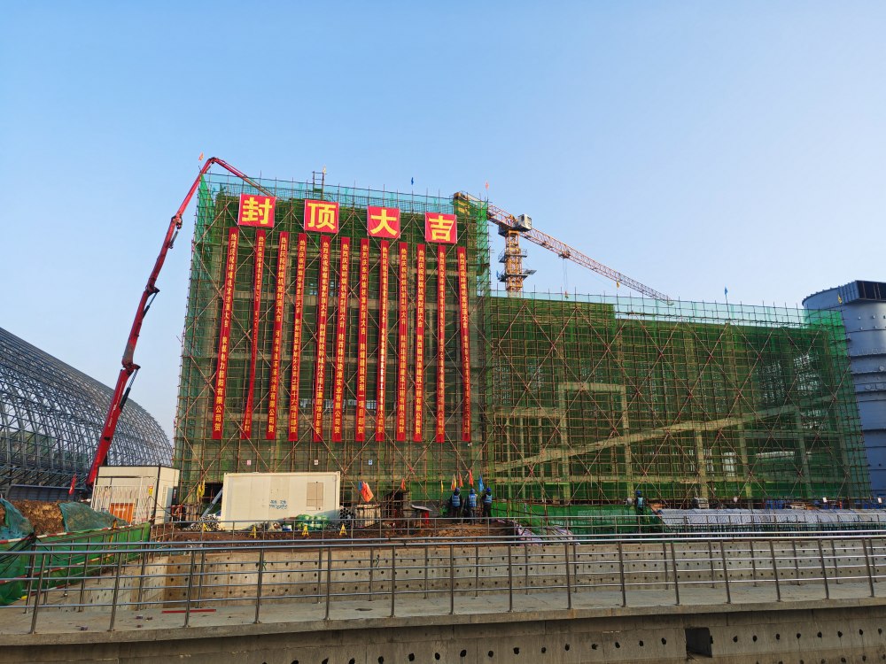 7座“中樞”全線封頂，陜煤建設韓城分公司土建十六項目部承建的陜煤信陽電廠輸煤“骨架”巍然挺立
