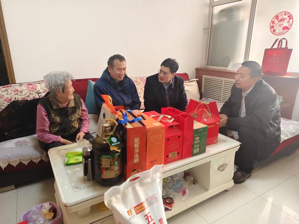 公司領導走訪慰問困難職工