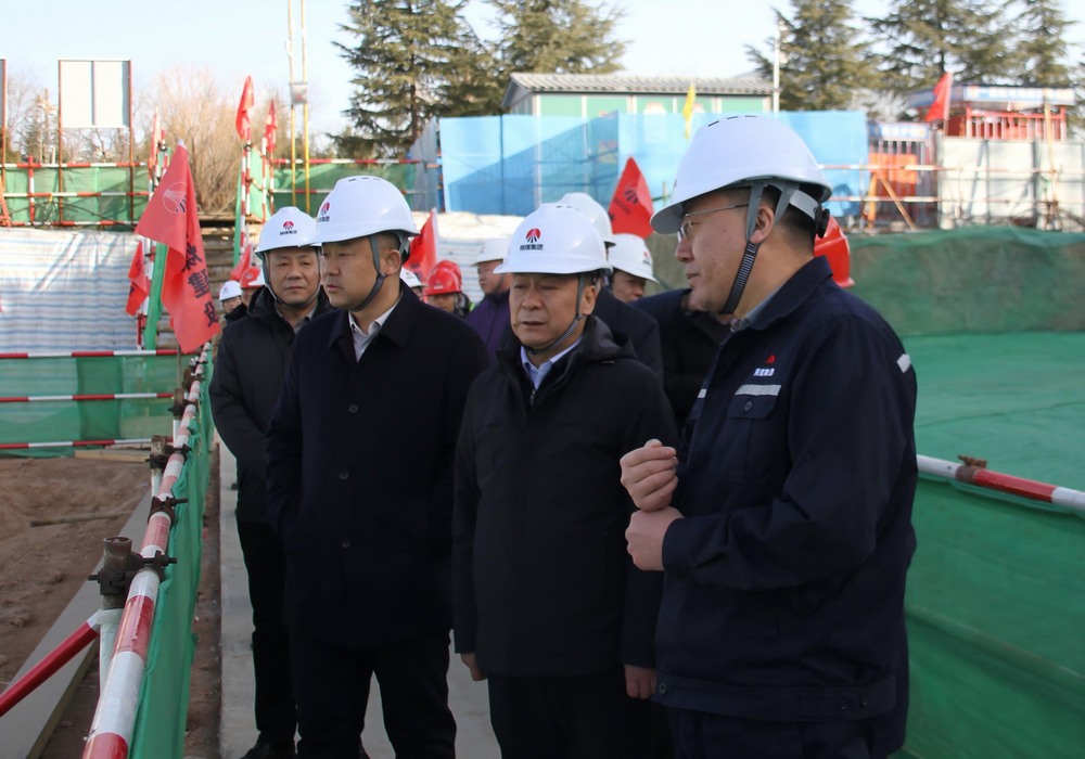 陜煤集團工程總監、基本建設管理部總經理李仰東深入陜煤建設承建的銅創能材項目檢查指導工作