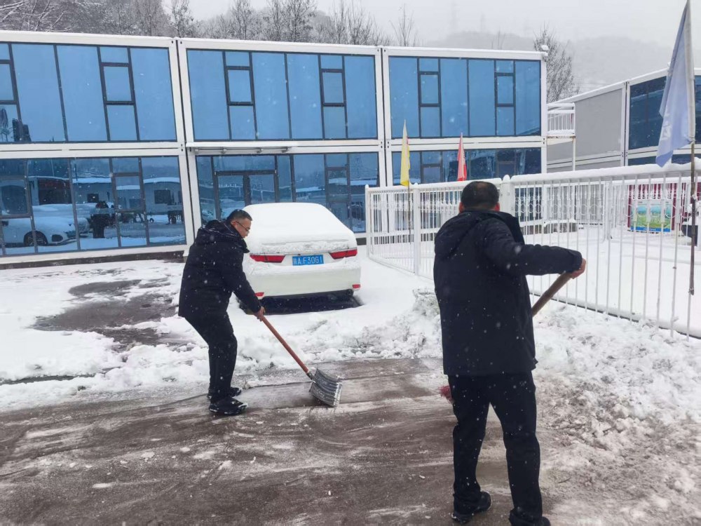 陜煤建設(shè)天工公司:浴“雪”奮戰(zhàn)護(hù)平安 鐵軍擔(dān)當(dāng)暖寒冬